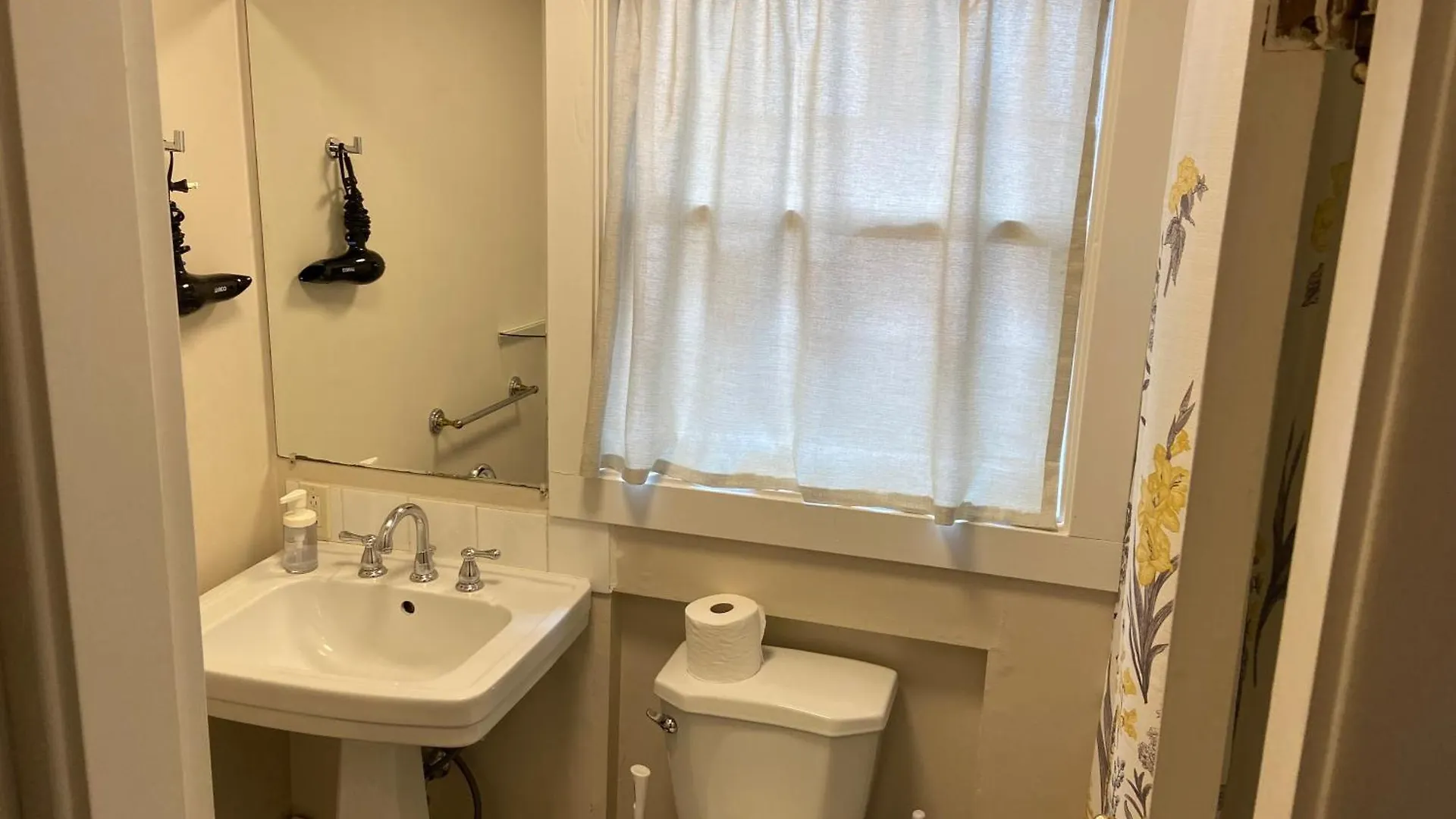 *** Bed & Breakfast Douglas Guest House Vancouver Canada