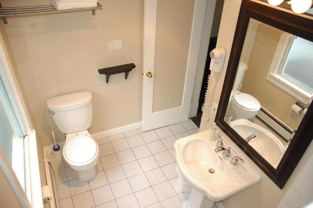 Douglas Guest House Vancouver 3*,